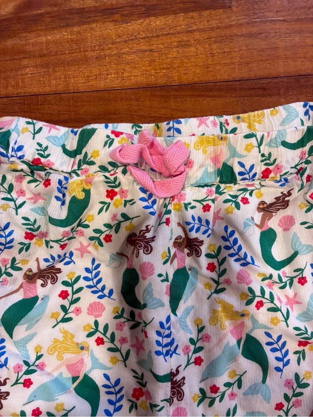 Boden Ivory Shorts with Multicolor Mermaid Print Size Girls 10 - Picture 3 of 4